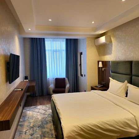 Hotel Ayni Dushanbe Habitación foto