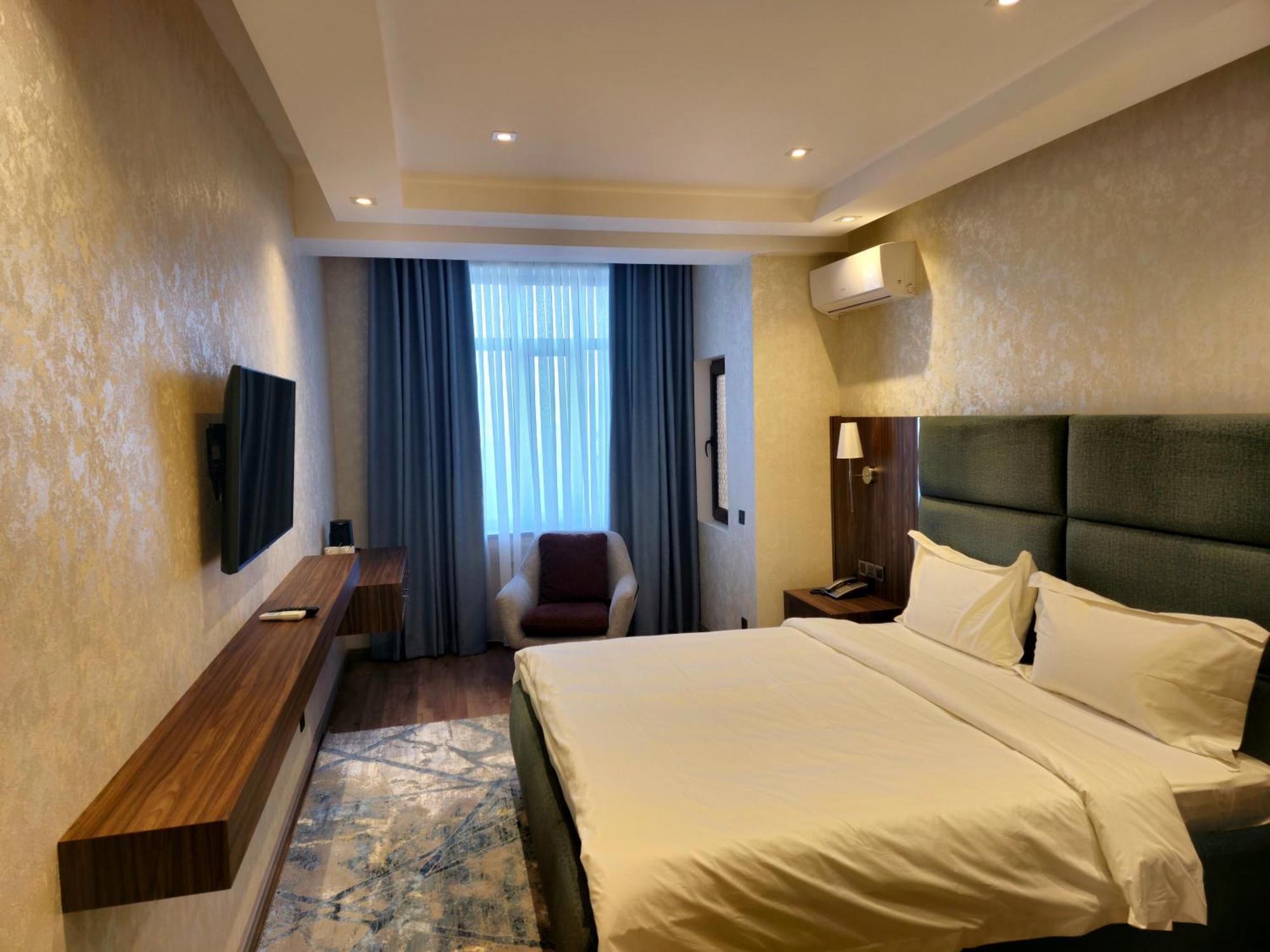 Hotel Ayni Dushanbe Habitación foto